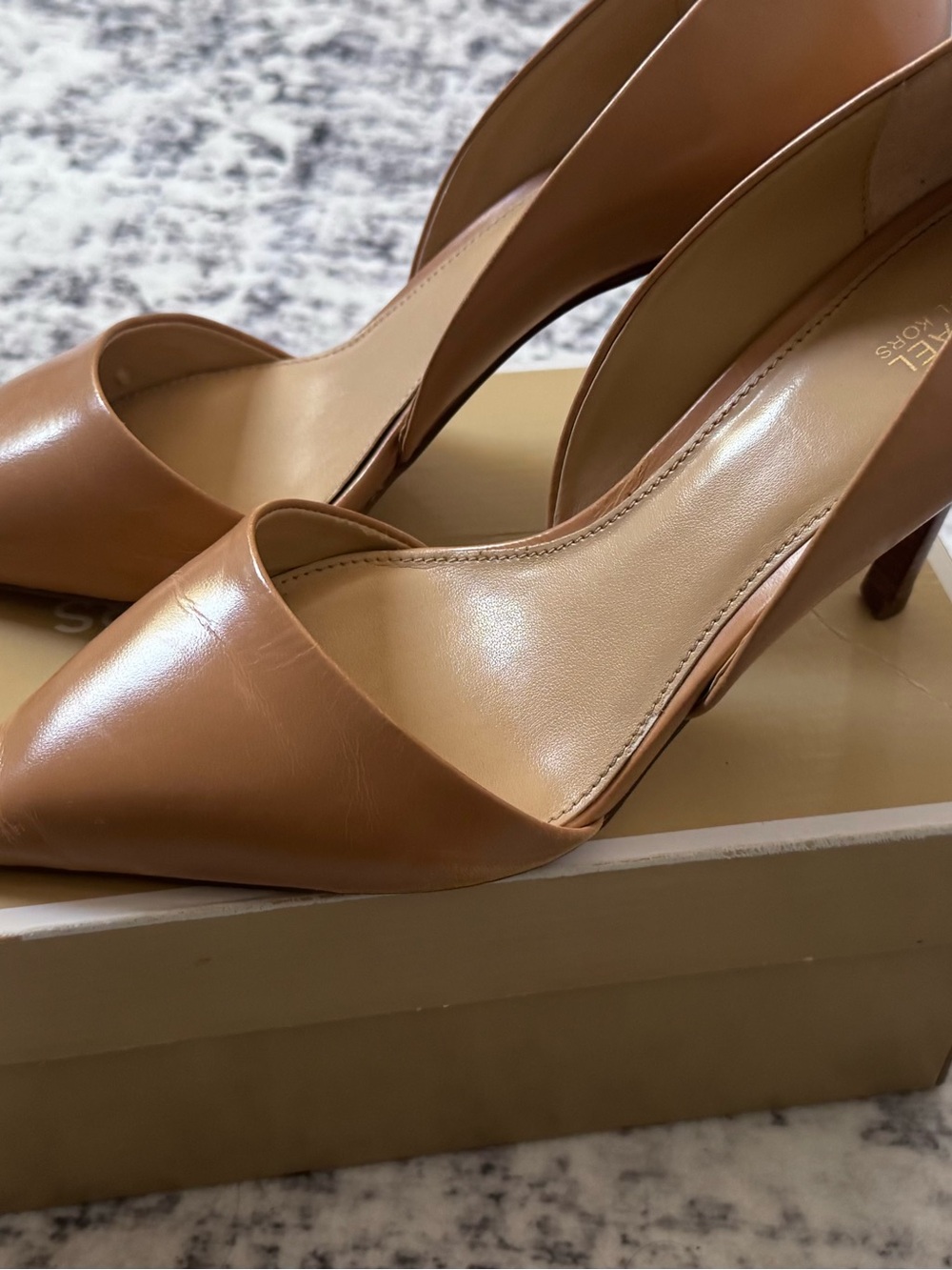 MICHAEL Michael Kors Pointed-Toe Leather Pumps in Camel Brown